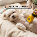 Perro blanco recostado mientras le cortan el pelo con la ZP-295: fácil de utilizar